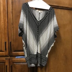 V neck knit shirt good condition no stains